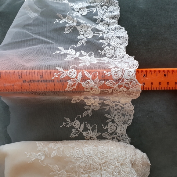 Lace trim for wedding dresses (3) - Picture 3 of 3